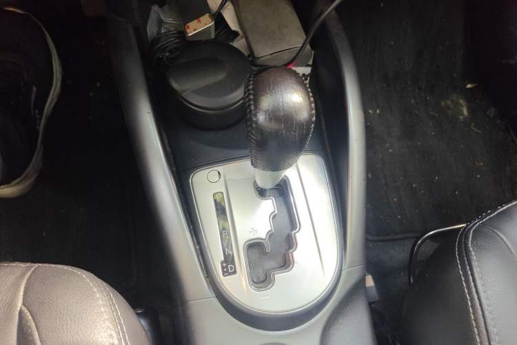 Used Mitsubishi Outlander 2012 Kicks 2.4 Fashion Navigation Edition Gear Lever