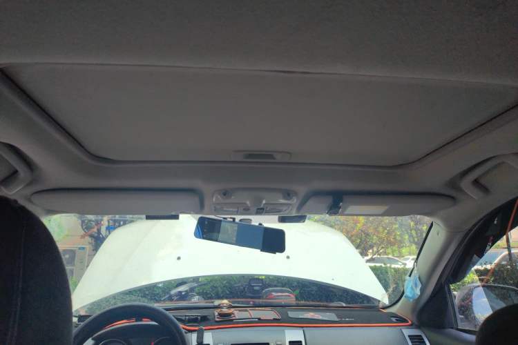 Used Mitsubishi Outlander 2012 Kicks 2.4 Fashion Navigation Edition Headliner