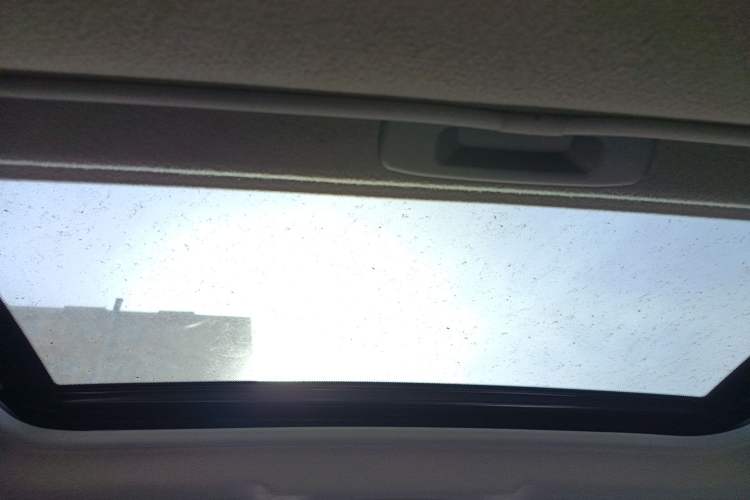 Used Mitsubishi Outlander 2012 Kicks 2.4 Fashion Navigation Edition Headliner
