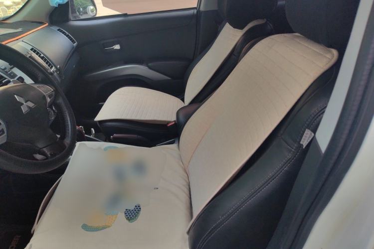 Used Mitsubishi Outlander 2012 Kicks 2.4 Fashion Navigation Edition Left Front Seat