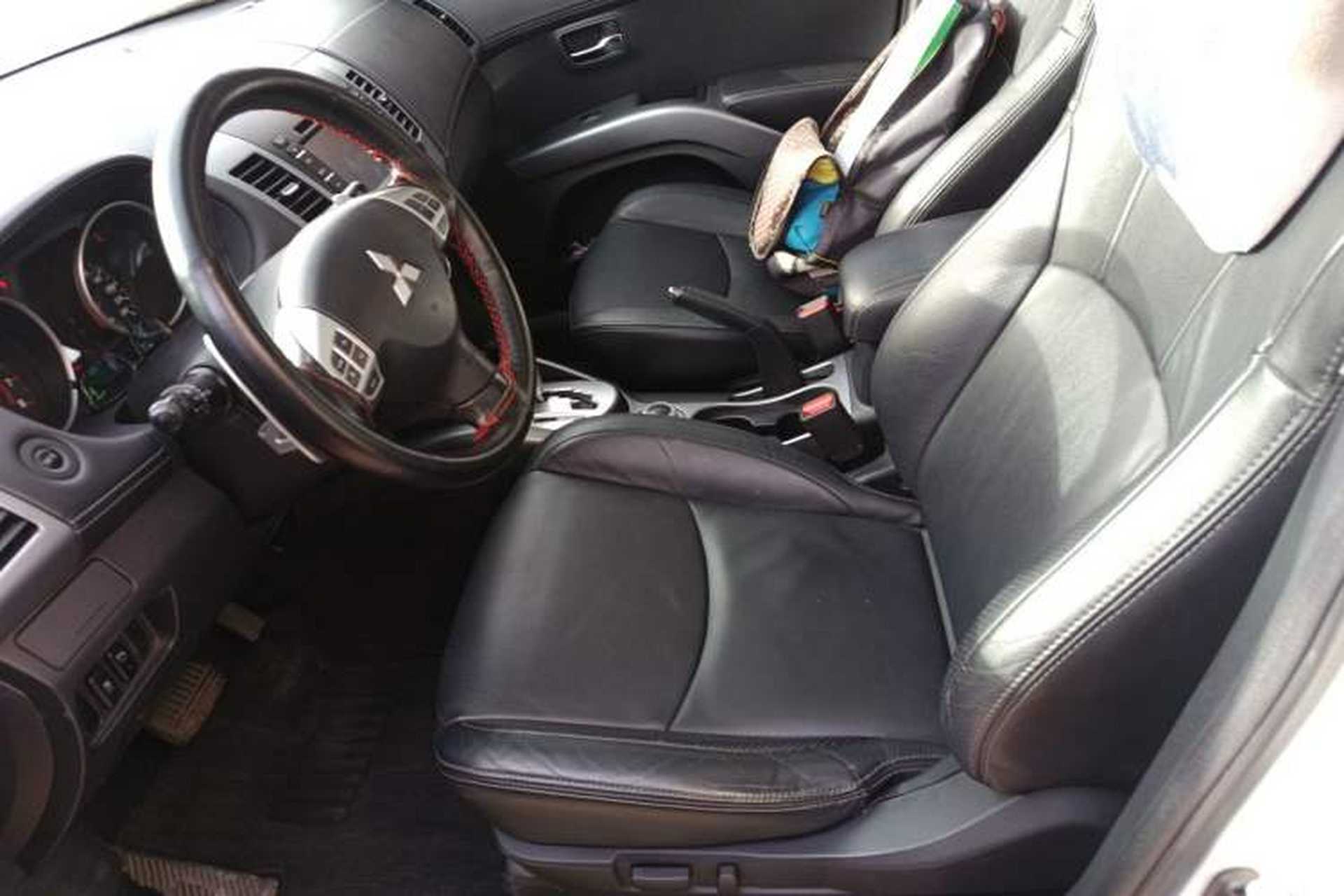 Used Mitsubishi Outlander 2012 Kicks 2.4 Fashion Navigation Edition Left Front Seat