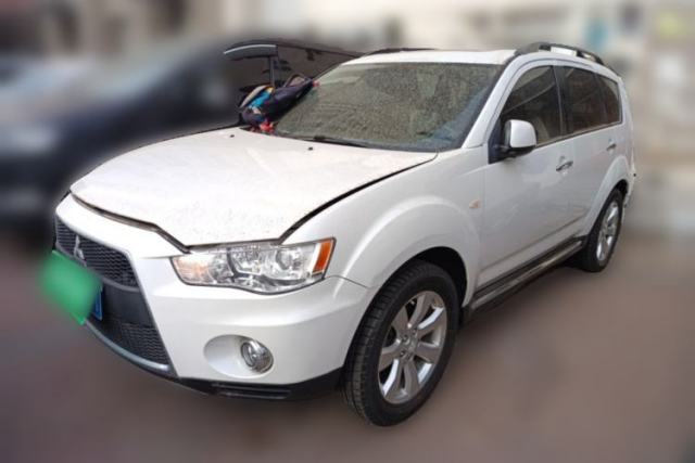 Used Mitsubishi Outlander 2012 Kicks 2.4 Fashion Navigation Edition