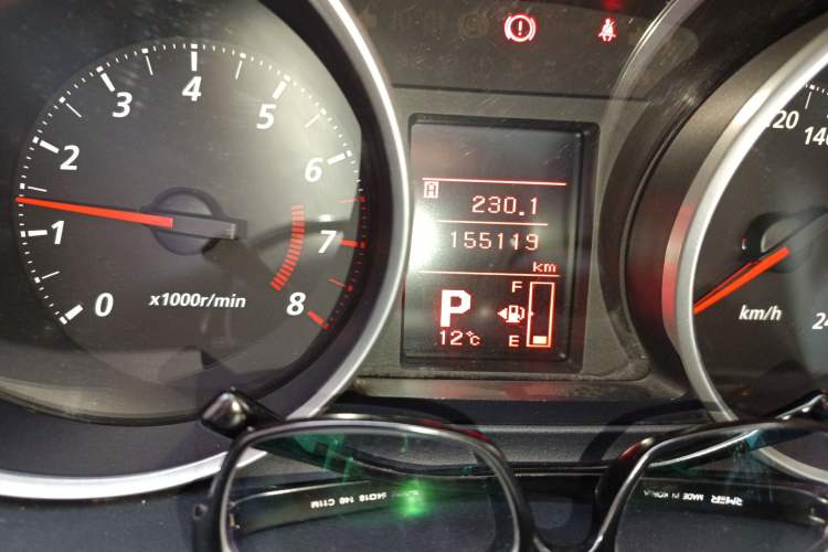 Used Mitsubishi Outlander 2012 Kicks 2.4 Fashion Navigation Edition Odometer Close Up