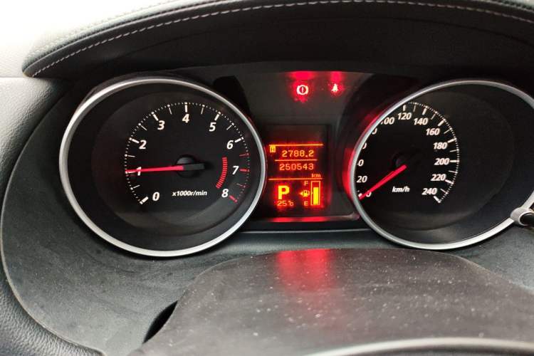 Used Mitsubishi Outlander 2012 Kicks 2.4 Fashion Navigation Edition Odometer Close Up