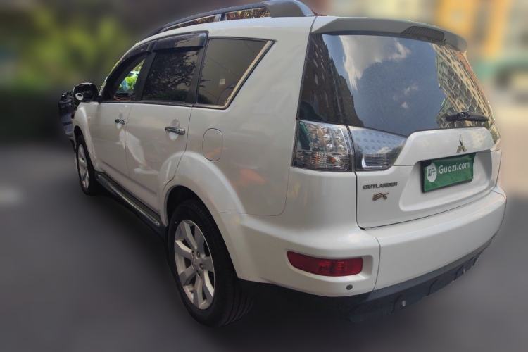 Used Mitsubishi Outlander 2012 Kicks 2.4 Fashion Navigation Edition Rear Left 45 Deg