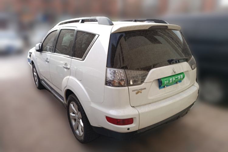 Used Mitsubishi Outlander 2012 Kicks 2.4 Fashion Navigation Edition Rear Left 45 Deg