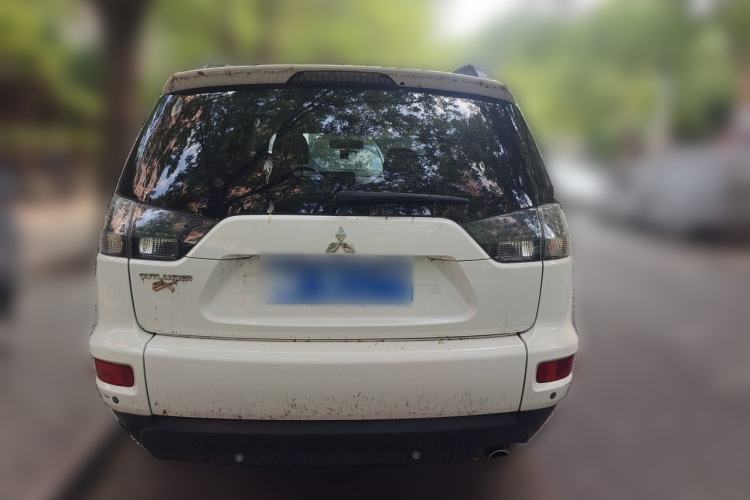 Used Mitsubishi Outlander 2012 Kicks 2.4 Fashion Navigation Edition Rear