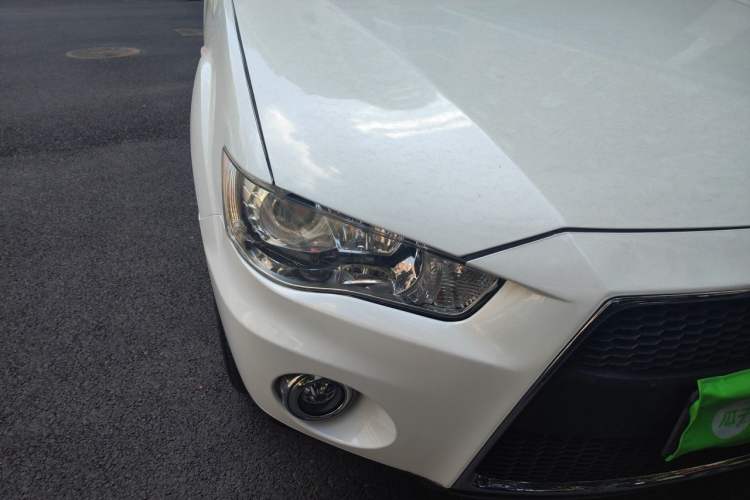 Used Mitsubishi Outlander 2012 Kicks 2.4 Fashion Navigation Edition Right Front Headlight