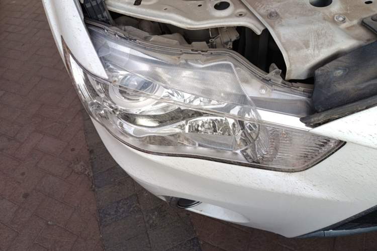 Used Mitsubishi Outlander 2012 Kicks 2.4 Fashion Navigation Edition Right Front Headlight