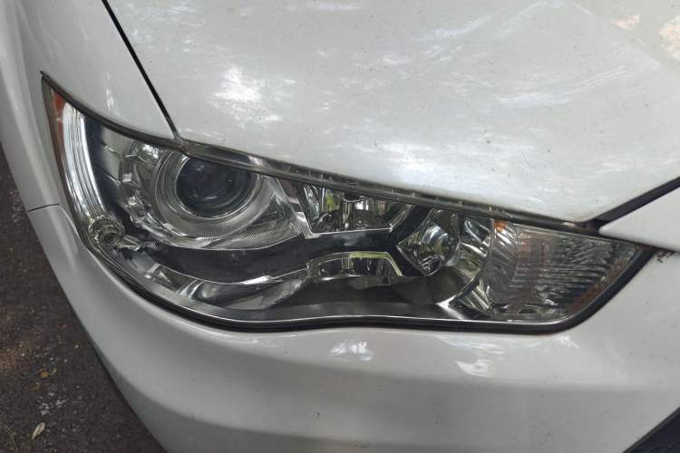 Used Mitsubishi Outlander 2012 Kicks 2.4 Fashion Navigation Edition Right Front Headlight