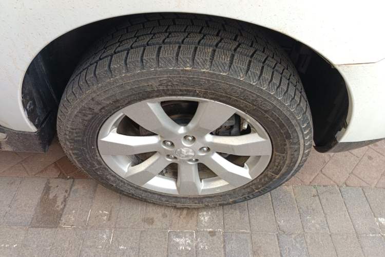 Used Mitsubishi Outlander 2012 Kicks 2.4 Fashion Navigation Edition Right Front Wheel Hub
