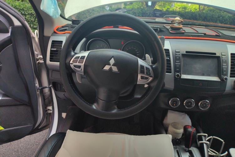 Used Mitsubishi Outlander 2012 Kicks 2.4 Fashion Navigation Edition Steering Wheel