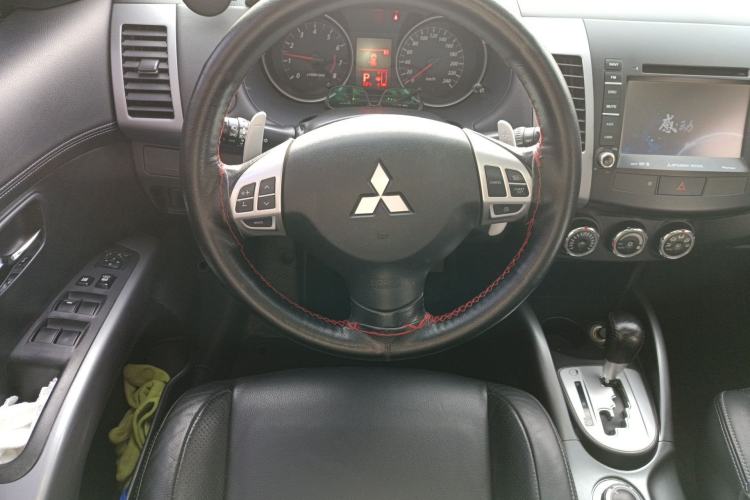 Used Mitsubishi Outlander 2012 Kicks 2.4 Fashion Navigation Edition Steering Wheel