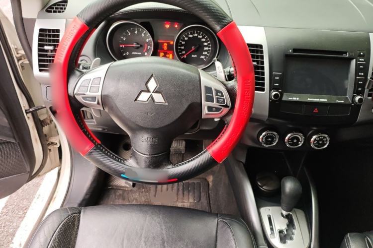 Used Mitsubishi Outlander 2012 Kicks 2.4 Fashion Navigation Edition Steering Wheel