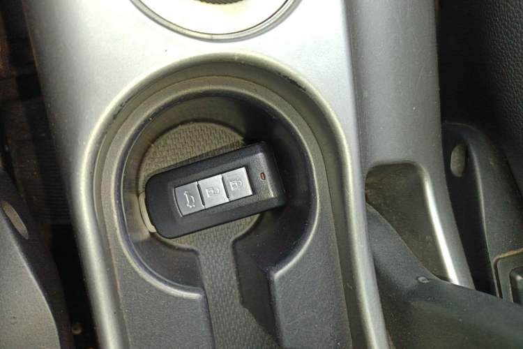 Used Mitsubishi Outlander 2012 Kicks 2.4 Fashion Navigation Edition Vehicle Key