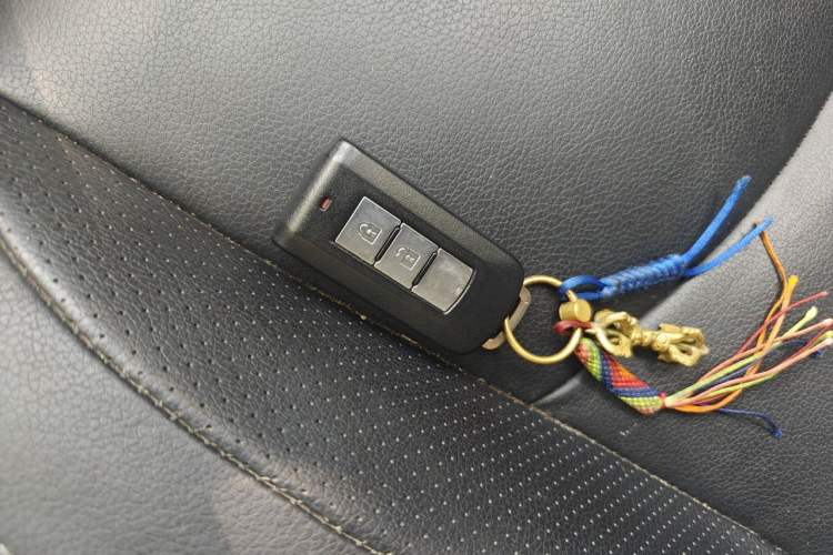 Used Mitsubishi Outlander 2012 Kicks 2.4 Fashion Navigation Edition Vehicle Key