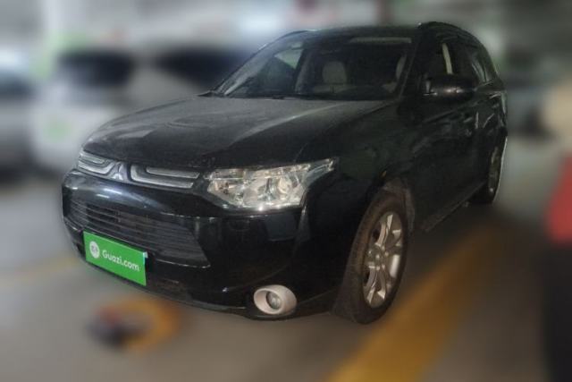 Used Mitsubishi Outlander 2013 2.4L Four-Wheel Drive Luxury Navigation Version 7 Seats