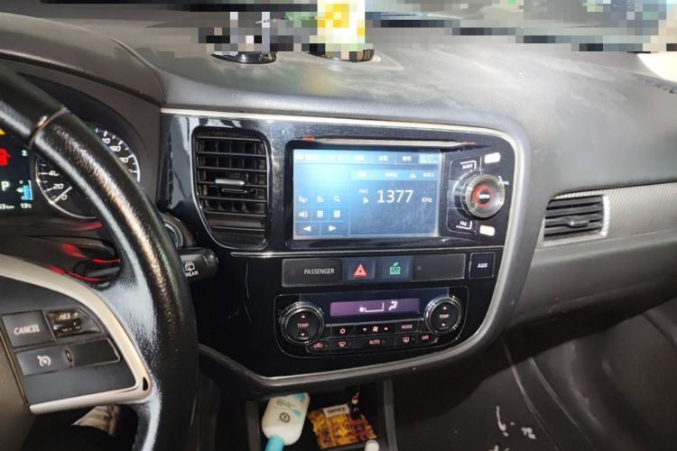 Used Mitsubishi Outlander 2013 2.4L 4x4 Luxury Navigation Edition 5 Seats Audio And AC Panel