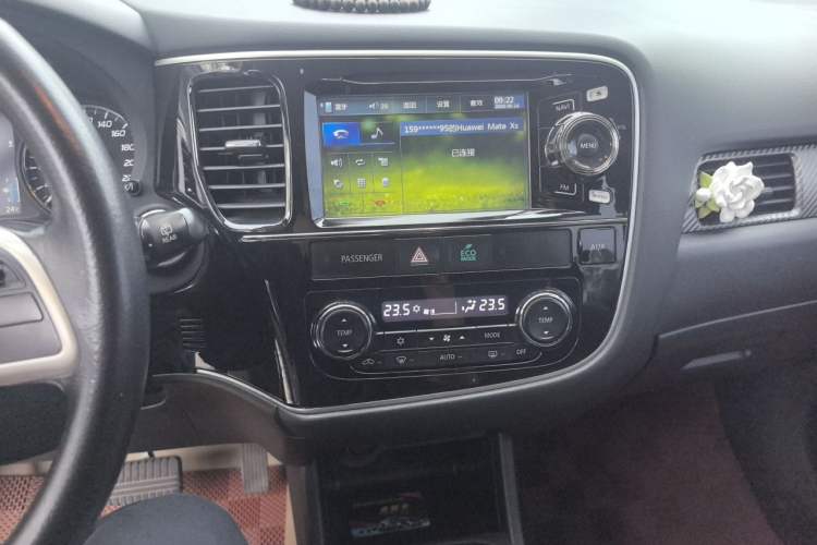 Used Mitsubishi Outlander 2013 2.4L 4x4 Luxury Navigation Edition 5 Seats Audio And AC Panel