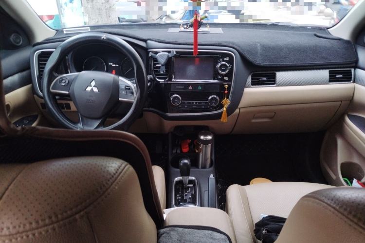 Used Mitsubishi Outlander 2013 2.4L 4x4 Luxury Navigation Edition 5 Seats Center Console
