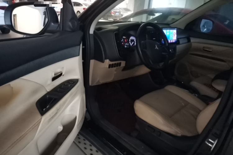 Used Mitsubishi Outlander 2013 2.4L 4x4 Luxury Navigation Edition 5 Seats Driver Seat