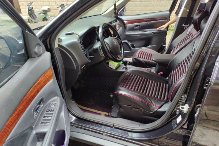 Used Mitsubishi Outlander 2013 2.4L Four-Wheel Drive Elite GT Version 7 Seats Driver Seat