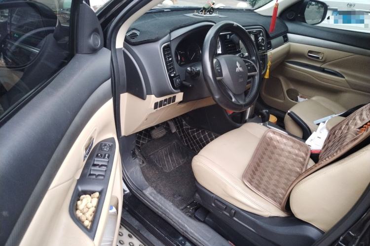 Used Mitsubishi Outlander 2013 2.4L 4x4 Luxury Navigation Edition 5 Seats Driver Seat