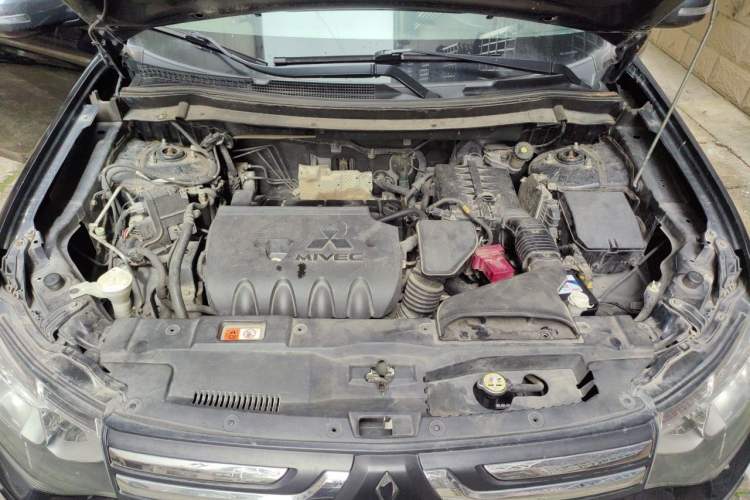 Used Mitsubishi Outlander 2013 2.4L Four-Wheel Drive Elite GT Version 7 Seats Engine Bay