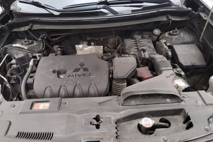 Used Mitsubishi Outlander 2013 2.4L 4x4 Luxury Navigation Edition 5 Seats Engine Bay