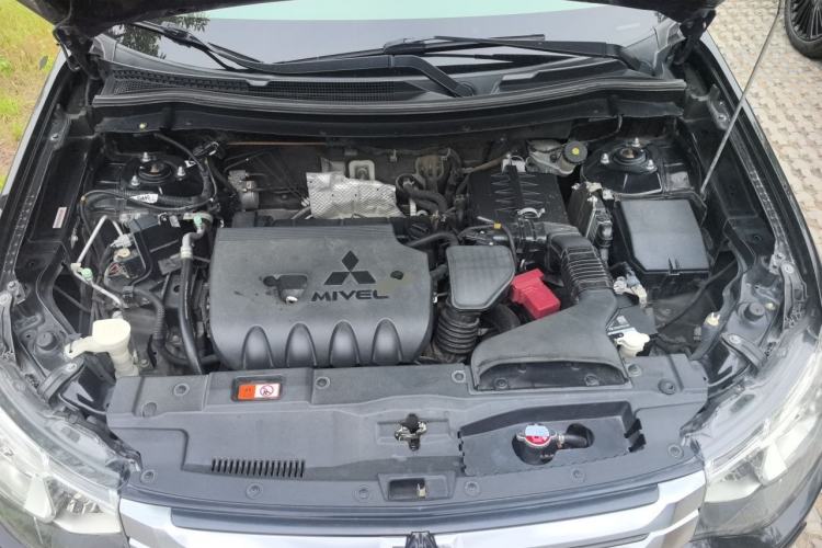 Used Mitsubishi Outlander 2013 2.4L 4x4 Luxury Navigation Edition 5 Seats Engine Bay