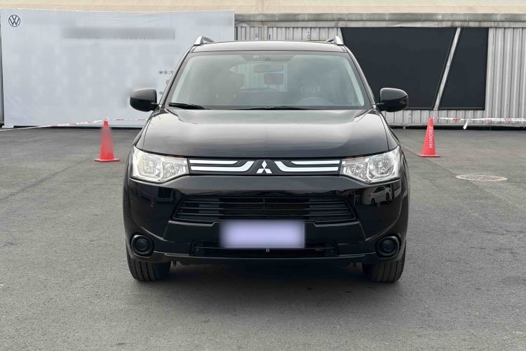 Used Mitsubishi Outlander 2013 2.0L Two-Wheel Drive Sport Navigation Version 5 Seats Exterior 3