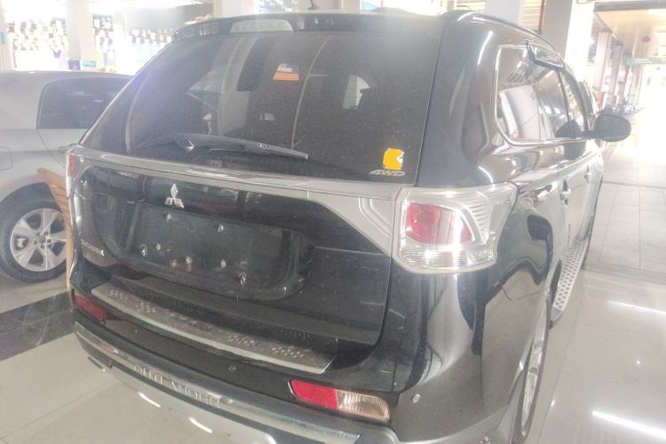 Used Mitsubishi Outlander 2013 2.4L 4x4 Luxury Navigation Edition 5 Seats Exterior 4