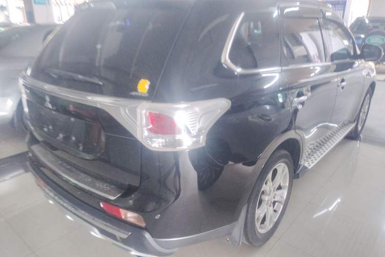 Used Mitsubishi Outlander 2013 2.4L 4x4 Luxury Navigation Edition 5 Seats Exterior 5