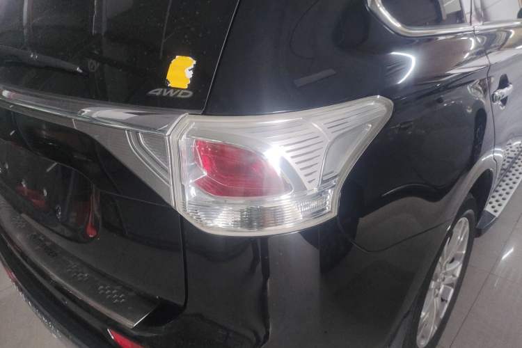 Used Mitsubishi Outlander 2013 2.4L 4x4 Luxury Navigation Edition 5 Seats Exterior 6