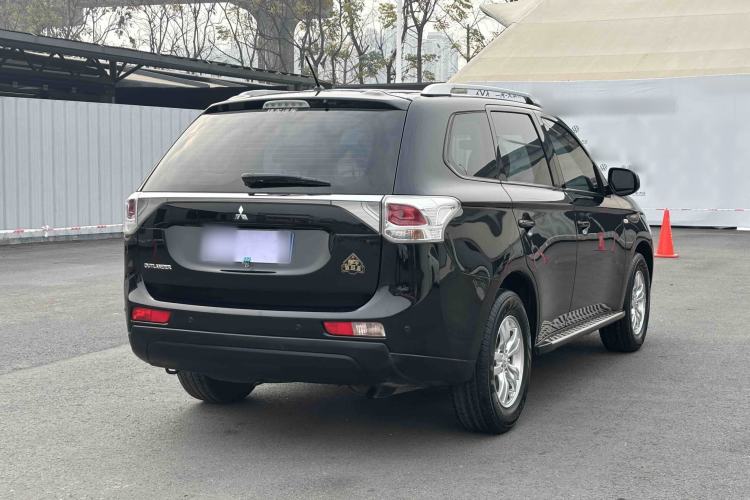 Used Mitsubishi Outlander 2013 2.0L Two-Wheel Drive Sport Navigation Version 5 Seats Exterior 7