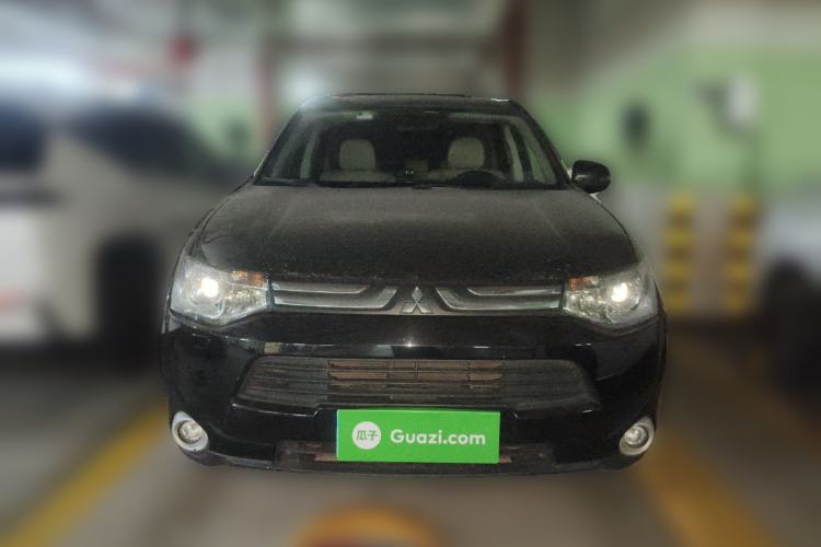 Used Mitsubishi Outlander 2013 2.4L Four-Wheel Drive Luxury Navigation Version 7 Seats Front