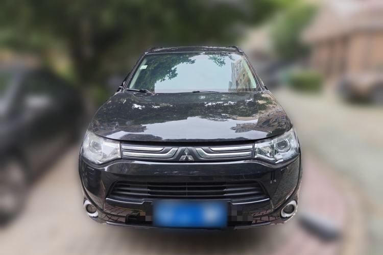 Used Mitsubishi Outlander 2013 2.4L 4x4 Luxury Navigation Edition 5 Seats Front