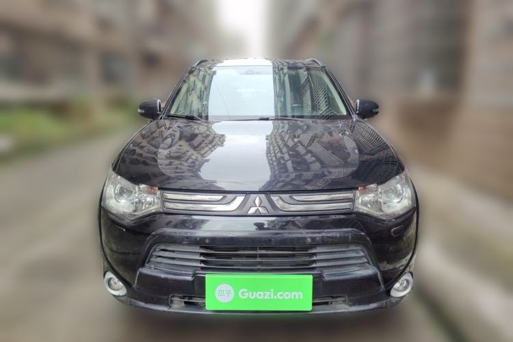 Used Mitsubishi Outlander 2013 2.4L Four-Wheel Drive Elite GT Version 7 Seats Front