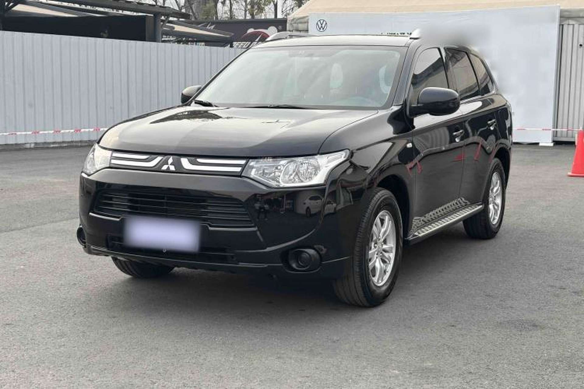 Used Mitsubishi Outlander 2013 2.0L Two-Wheel Drive Sport Navigation Version 5 Seats Front Left 45 Deg
