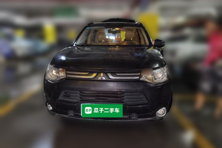 Used Mitsubishi Outlander 2013 2.4L Four-Wheel Drive Luxury Navigation Version 7 Seats Front