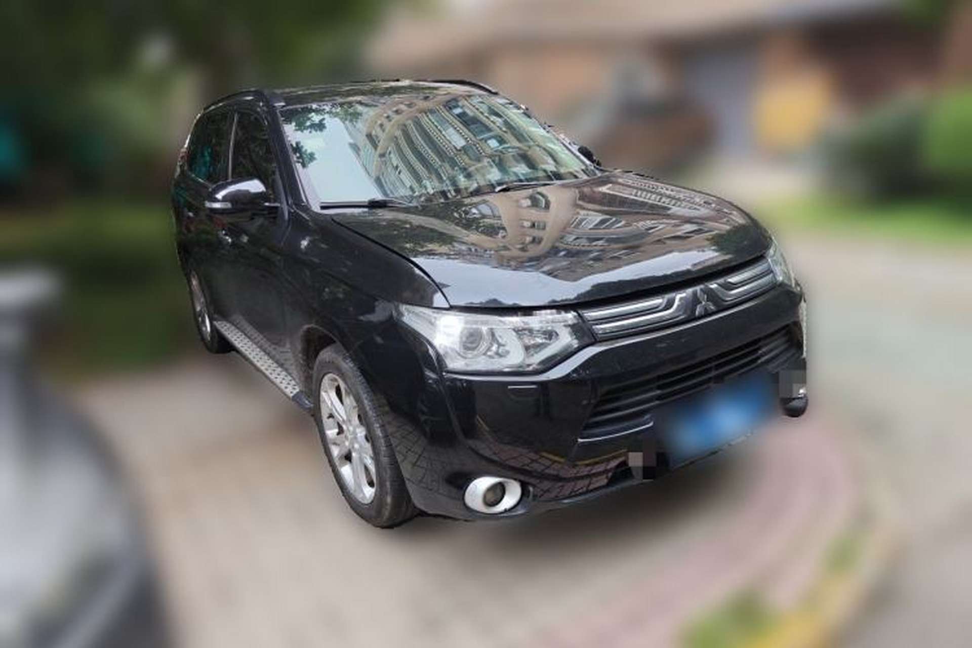 Used Mitsubishi Outlander 2013 2.4L 4x4 Luxury Navigation Edition 5 Seats Front Right 45 Deg