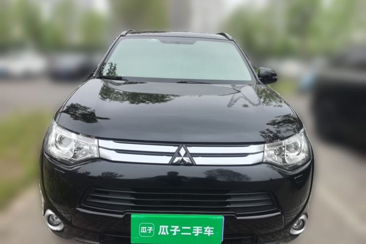 Used Mitsubishi Outlander 2013 2.4L 4x4 Luxury Navigation Edition 5 Seats Front