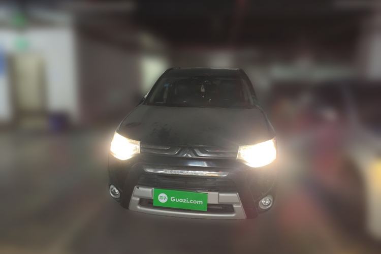 Used Mitsubishi Outlander 2013 2.4L Four-Wheel Drive Luxury Navigation Version 7 Seats Front