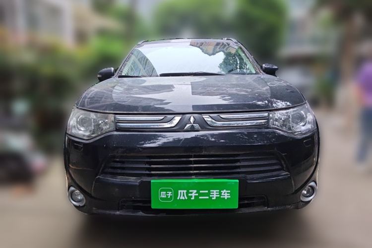 Used Mitsubishi Outlander 2013 2.4L 4x4 Luxury Navigation Edition 5 Seats Front