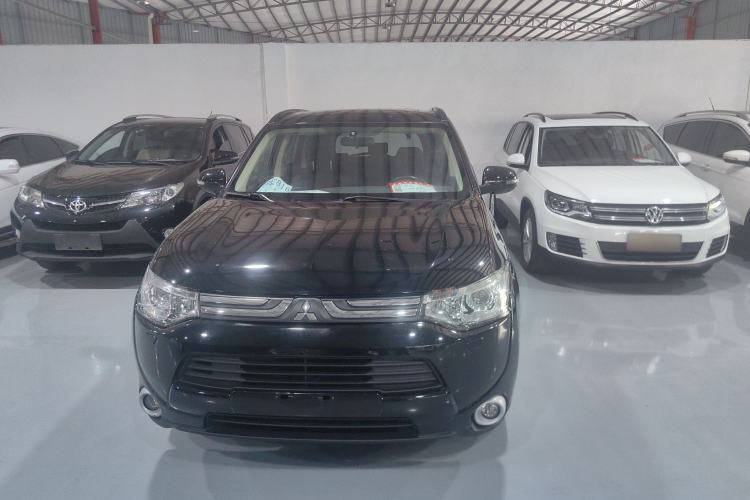Used Mitsubishi Outlander 2013 2.4L 4x4 Luxury Navigation Edition 5 Seats Front