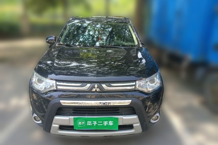 Used Mitsubishi Outlander 2013 2.4L Four-Wheel Drive Luxury Navigation Version 7 Seats Front