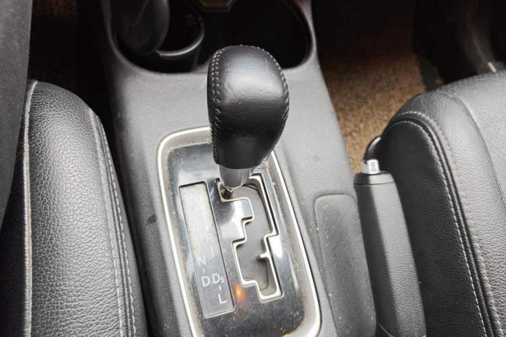 Used Mitsubishi Outlander 2013 2.4L 4x4 Luxury Navigation Edition 5 Seats Gear Lever