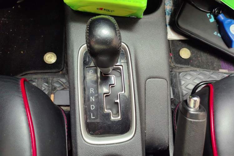 Used Mitsubishi Outlander 2013 2.4L Four-Wheel Drive Elite GT Version 7 Seats Gear Lever