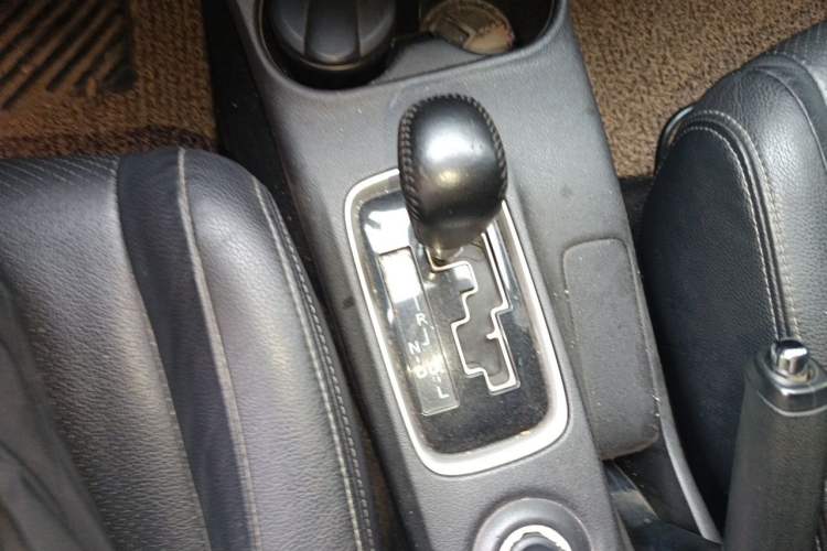 Used Mitsubishi Outlander 2013 2.4L 4x4 Luxury Navigation Edition 5 Seats Gear Lever