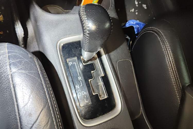 Used Mitsubishi Outlander 2013 2.4L 4x4 Luxury Navigation Edition 5 Seats Gear Lever